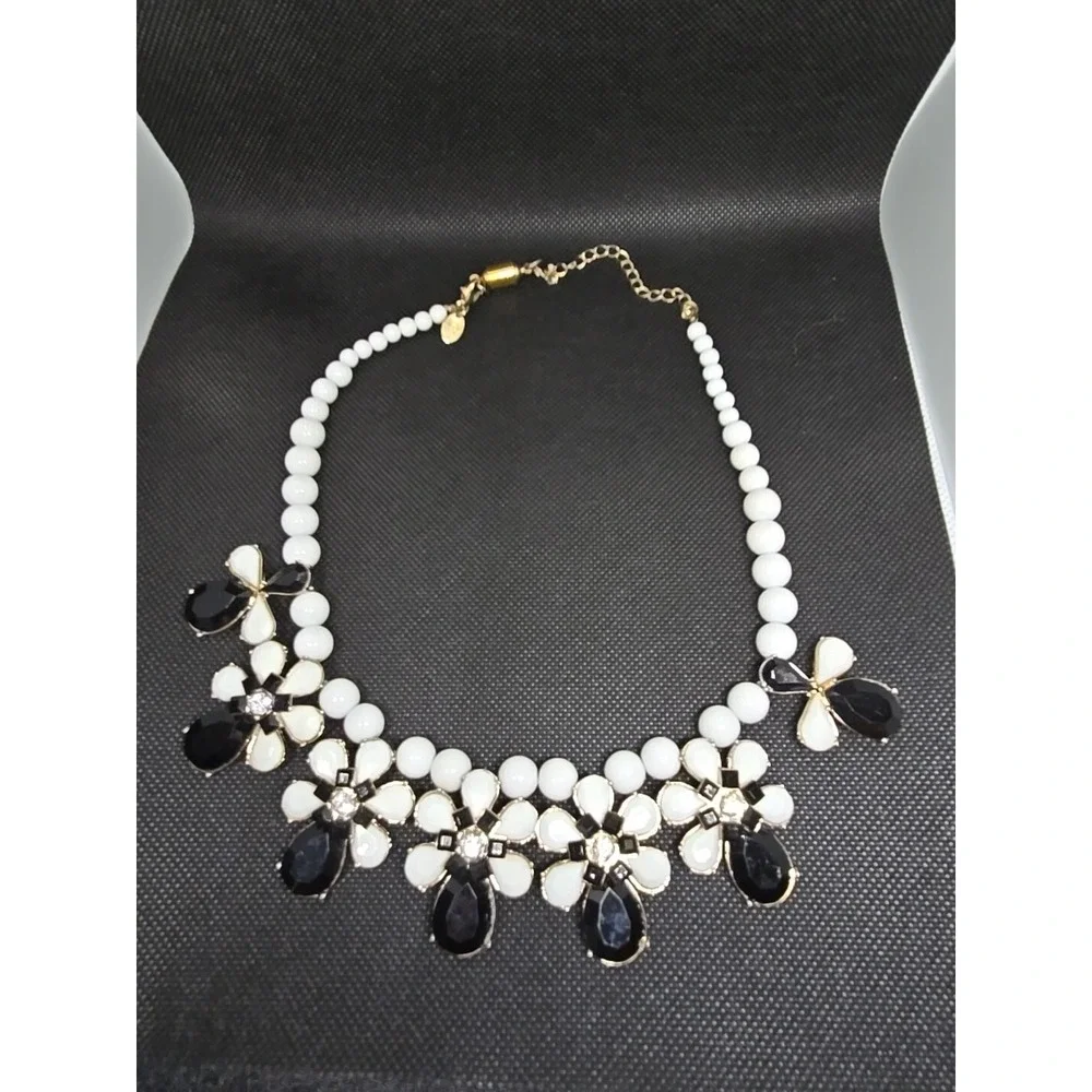 Lot Of 7 Vtg Charming Charlie And Others‎ white elegant necklaces & 1 bracelet